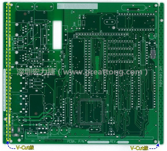 所謂【V-cut】是印刷電路板(PCB)廠商依據(jù)客戶的圖紙要求，事先在PCB的特定位置用轉(zhuǎn)盤刀具切割好的一條條分割線，其目的是為了方便后續(xù)SMT電路板組裝完成后的「分板(De-panel)」之用，因?yàn)槠淝懈詈蟮耐庑涂雌饋砭拖駛€英文的【V】字型，因此得名。