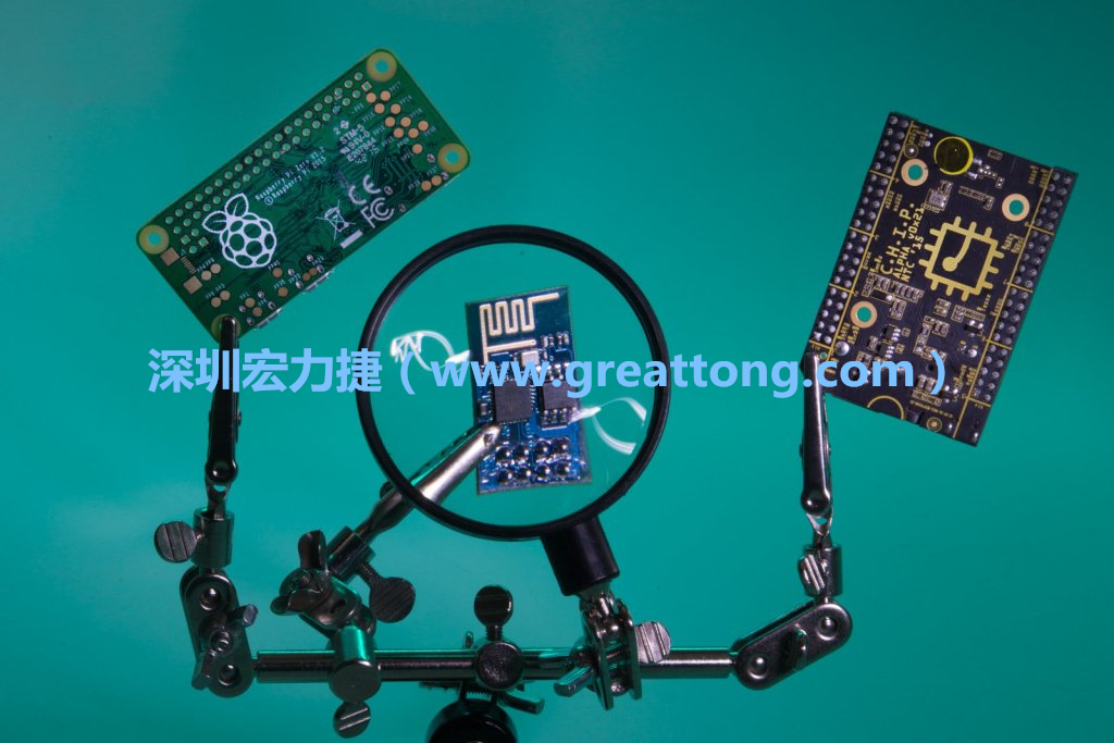A Raspberry Pi Zero、ESP8266和CHIP。
