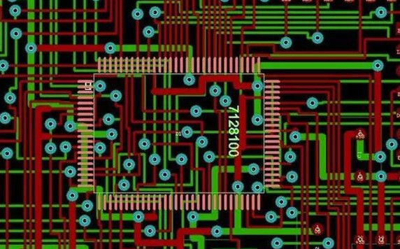 圖1：兩種PCB模型的部分電路。頂圖：傳統(tǒng)設(shè)計版本。