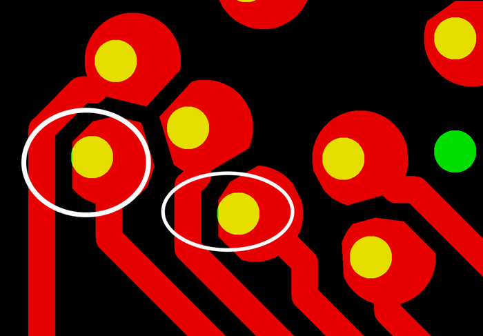 PCB生產(chǎn)會產(chǎn)生同一方向性的小小量偏移，焊盤被削的方向無規(guī)則，最惡劣的情況還會出現(xiàn)個別孔破焊環(huán)